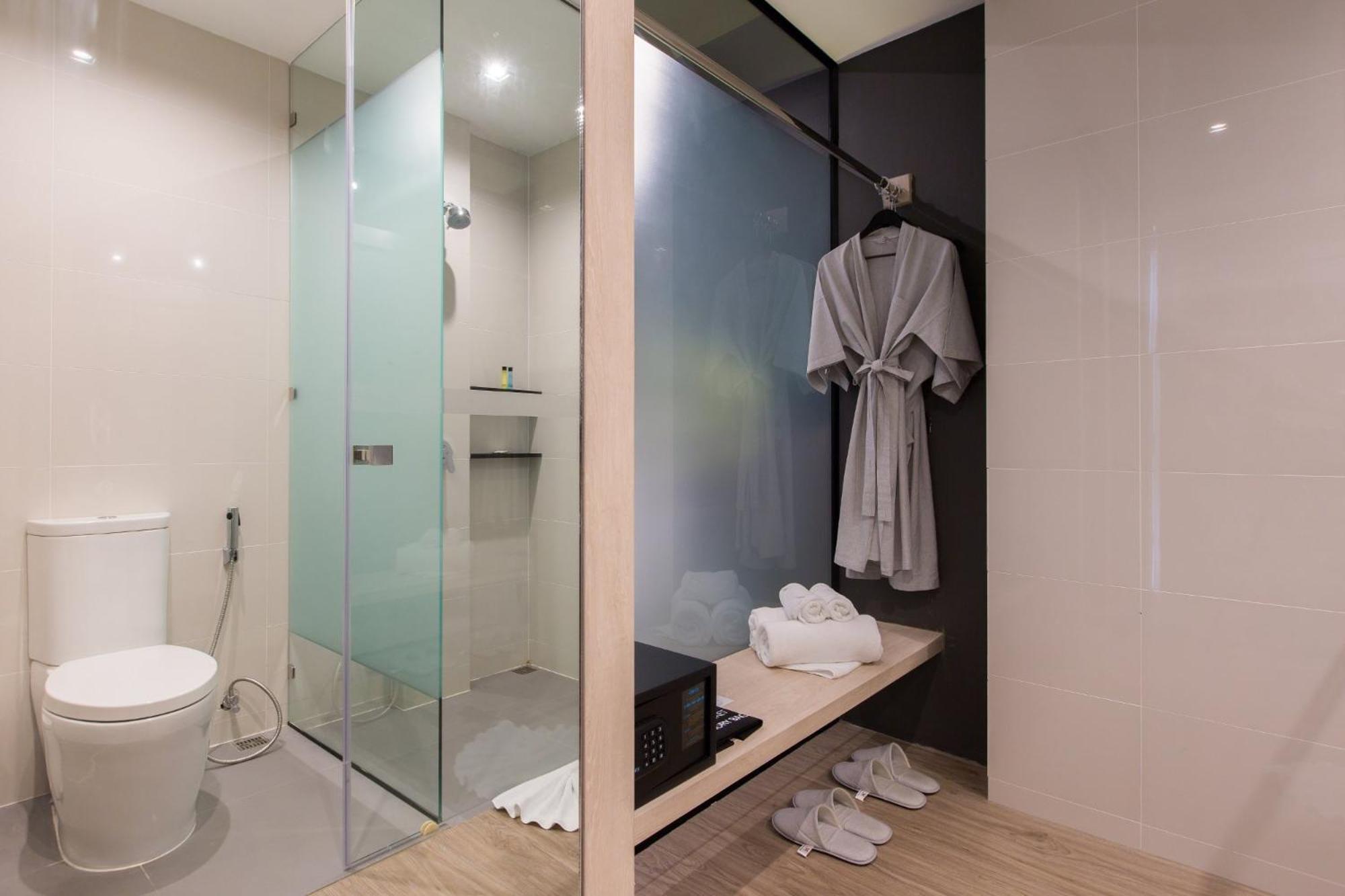 Grand Deluxe Double Room Pool Access